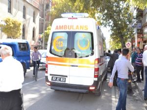 Otomobil Yayaya Çarptı; 1 Yaralı