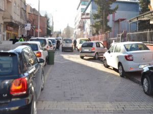 Araçları Kontrol Eden Şahıs Polisi Harekete Geçirdi