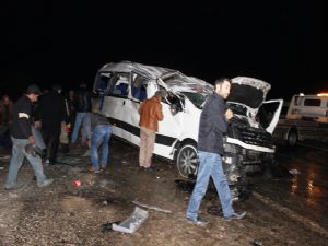 Adıyaman'da Yolcu Minübüsü Takla Attı; 22 Yaralı