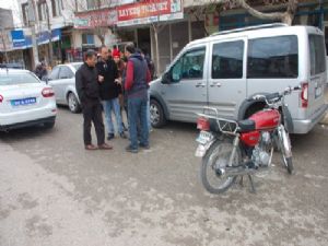 Motosiklet Yayaya Çarptı; 1 Yaralı