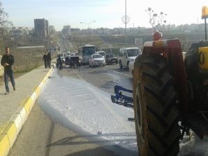 Otomobil Traktöre Çarptı; 1 Yaralı
