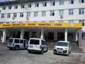 Öğrenciler Arasında Kavga; 1 Yaralı