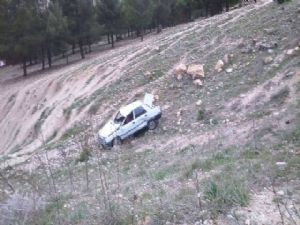 Otomobil Şarampole Yuvarlandı; 1 Yaralı