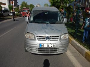 Otomobil Yayaya Çarptı; 1 Ağır Yaralı
