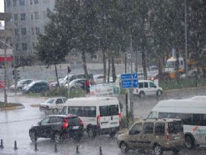 Adıyaman'ı Sağnak Yağış Ve Dolu Vurdu