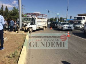 Kırmızı Işıkta Geçen Araç Kazaya Sebep Oldu; 3 Yaralı
