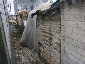 Yağmura Dayanamayan Ev Çöktü