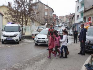 Çelikhanda Yaya Geçidi Uygulaması Yapıldı