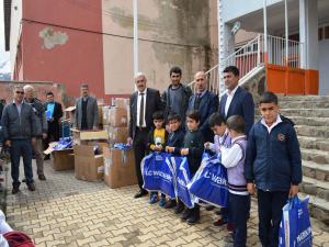 Çelikhanda Öğrencilere Giyim Yardımı