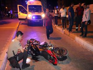 Otomobil İle Motosiklet Çarpıştı: 3 Yaralı
