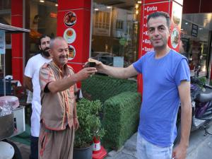 Adıyamanlıları Osmanlı Şerbetiyle Serinletiyor