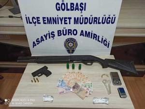 Zehir Tacirleri Polis Aracına Çarpıp Kaçtı