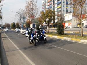 Şehit Polis Kızına Konvoylu Kutlama