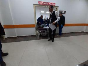 Kahta'da İşçileri Taşıyan Minibüs Devrildi: 15 Yaralı