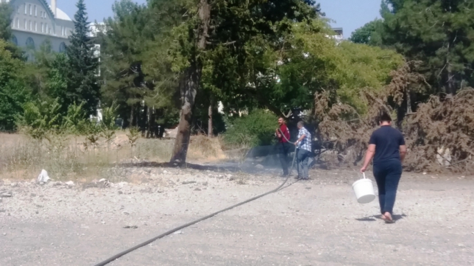 Eski devlet hastanesi ağaçlık alanda yangın