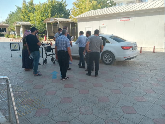 Testere İle Odun Kesen Şahıs Hastanelik Oldu