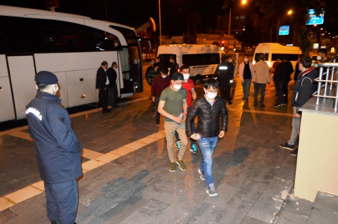 Adıyaman’a getirilen 60 düzensiz göçmen sınır dışı edilecek