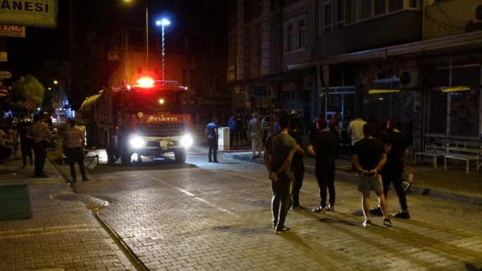 Pide fırınında çıkan yangında 6 kişi dumandan zehirlendi