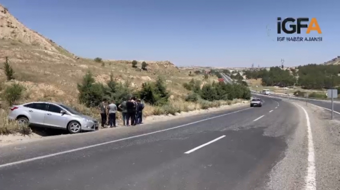 Kamyonun sıkıştırdığı otomobil takla attı 1 yaralı