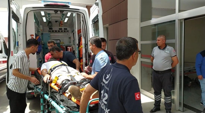 Adıyaman’da otomobil şarampole yuvarlandı 2 yaralı