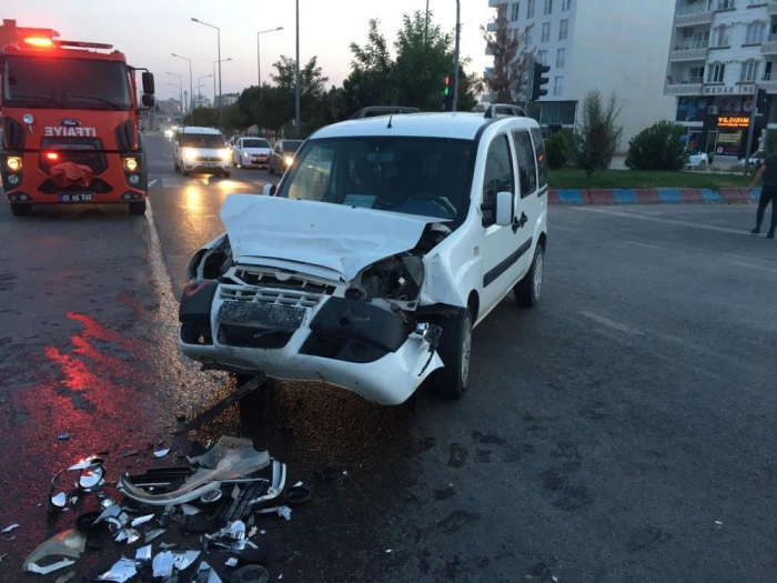 Adıyaman´da iki araç çarpıştı: 6 yaralı