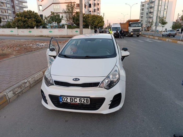 Adıyaman'da otomobilin çarptığı engelli hastanelik oldu