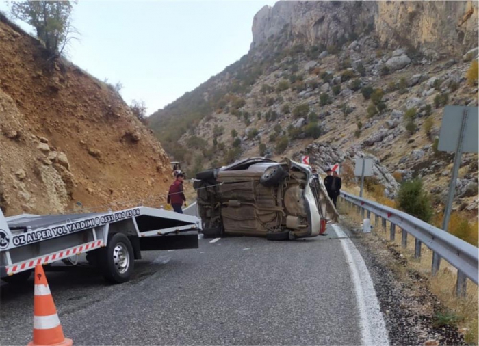 Adıyaman'da otomobil takla attı 2 yaralı