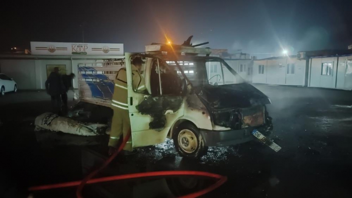 Adıyaman'da Kamyonet alev alev yandı