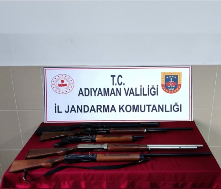 Şüpheli araçta pompalı av tüfekleri bulundu