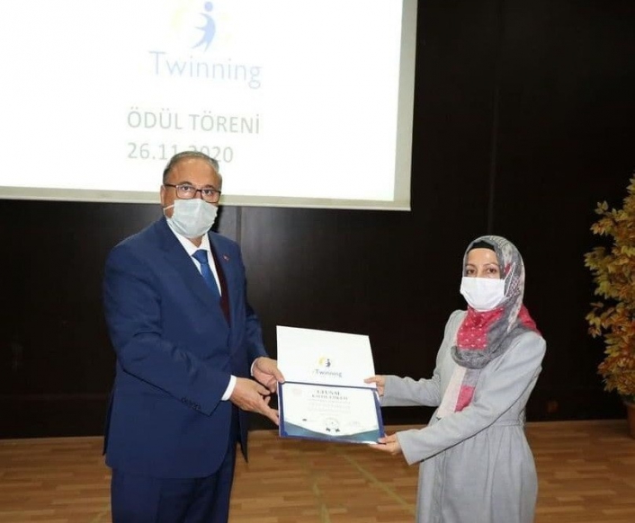 Sincik `eTwinningle Kabuğunu Kırıyor´ Projesi Ulusal kalite etiketi ödülü aldı