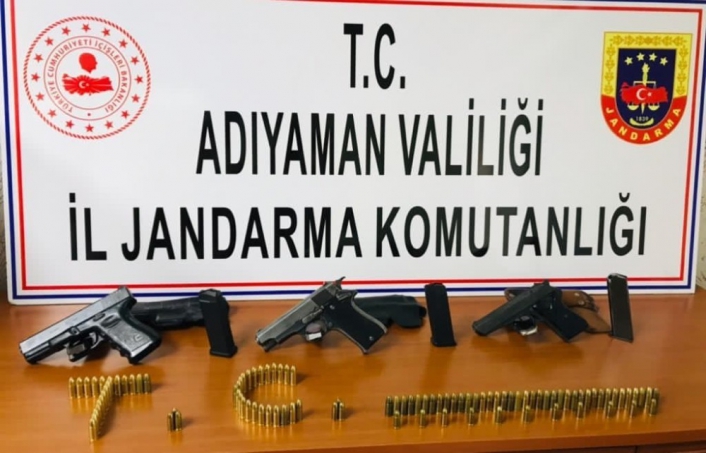 Şüpheli şahıslarda tabanca ve mermiler ele geçirildi
