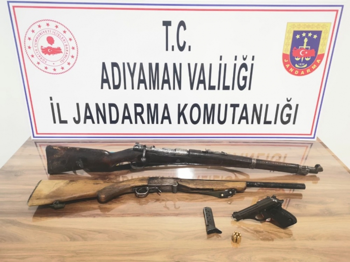 Adıyaman'da ruhsatsız silah ele geçirdi