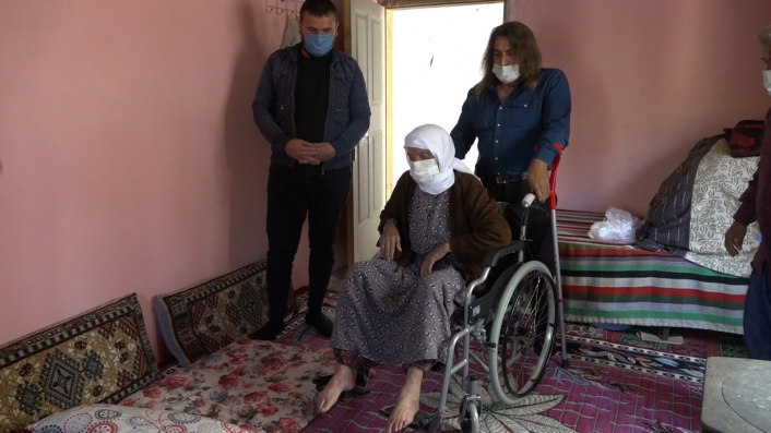 93 yaşındaki ninenin tekerlekli sandalye mutluluğu