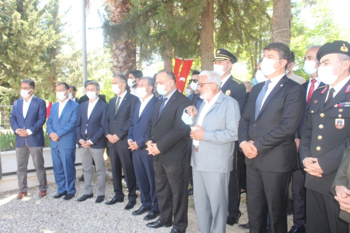 Adıyaman´da arefe gününde şehitlik ziyareti