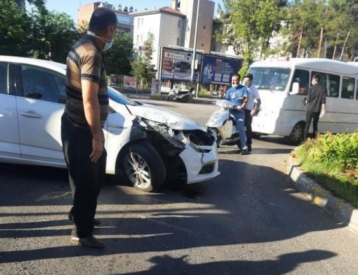 Kırmızı ışıkta geçen kamyon otomobile çarptı: 1 yaralı