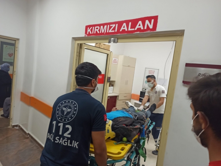 Minibüs ile motosiklet çarpıştı: 1 Yaralı