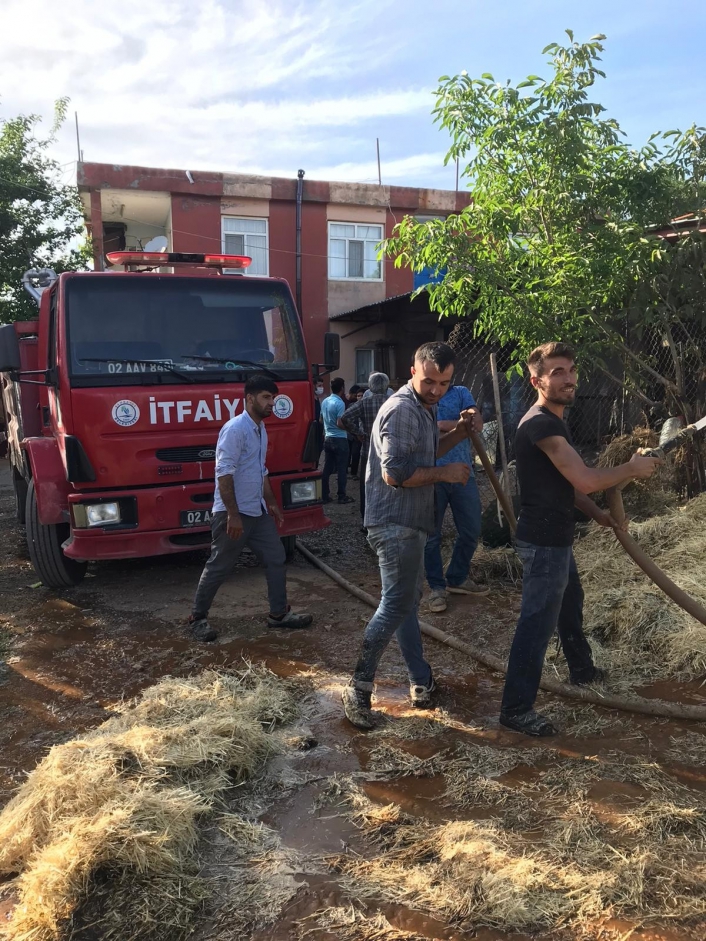 Samanlıkta çıkan yangın korkuttu