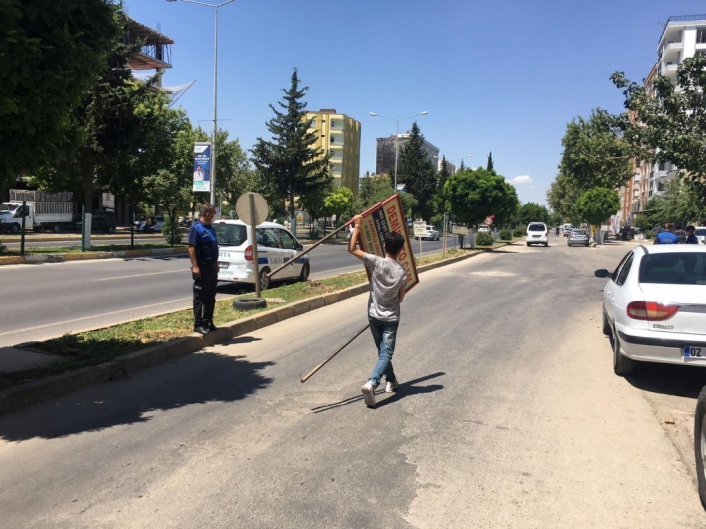 Zabıtadan kaldırım işgali denetimi