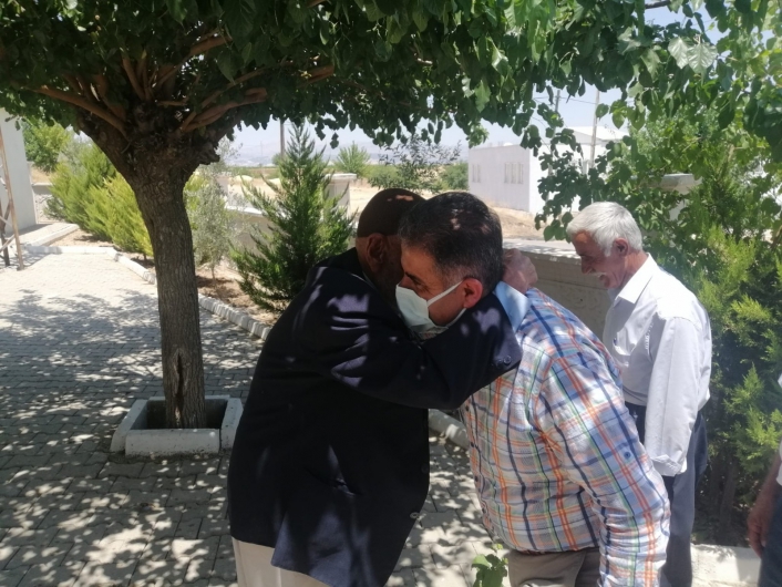 Milletvekili Fırat köy köy geziyor