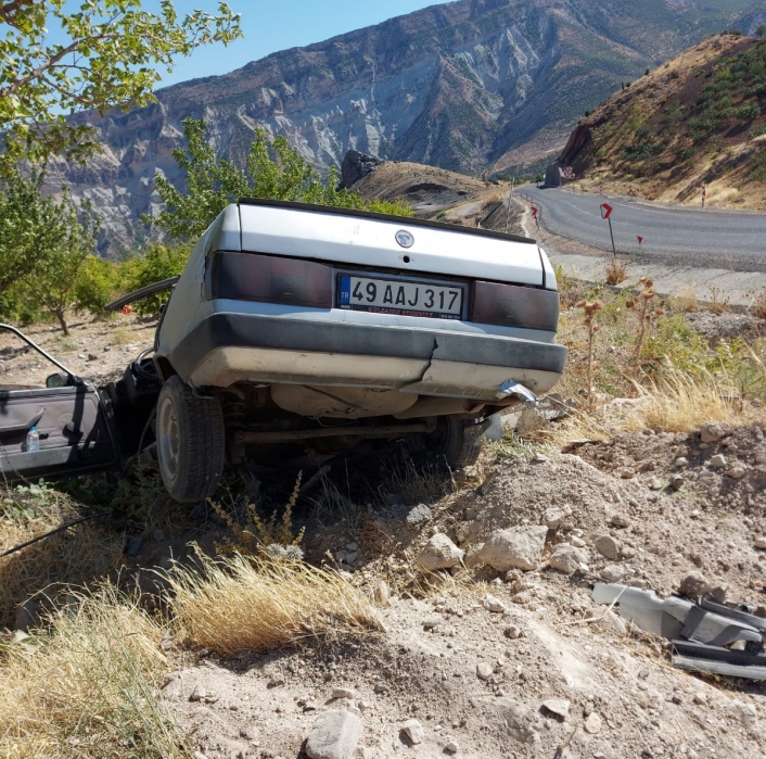 Otomobil şarampole yuvarlandı: 2 yaralı