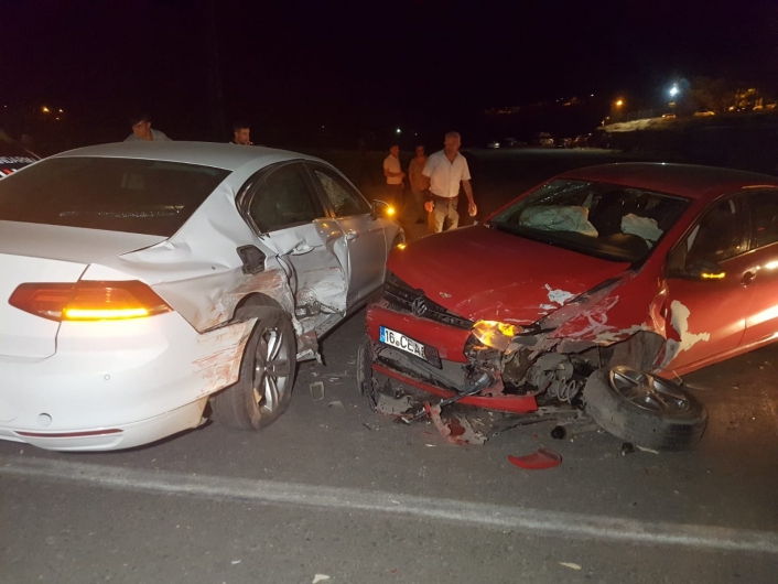 Adıyaman´da iki otomobil çarpıştı: 4 yaralı