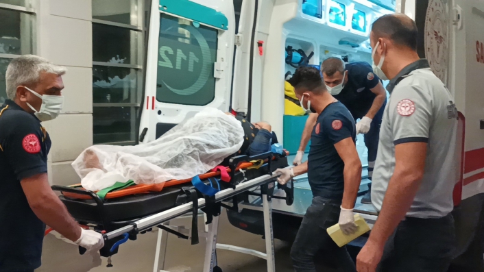 Adıyaman´da otomobil ile hafif ticari araç çarpıştı: 3 yaralı