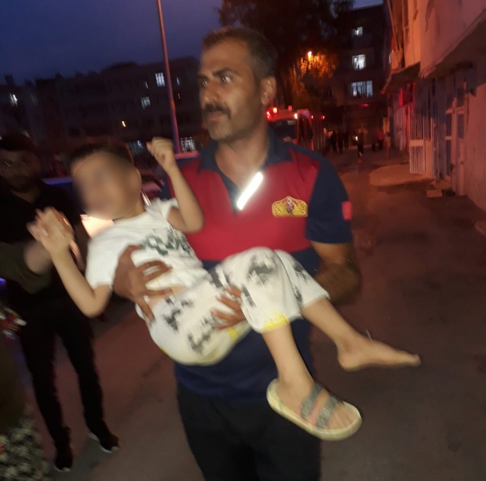 Ayağına batan demir çubuk ile hastaneye kaldırıldı