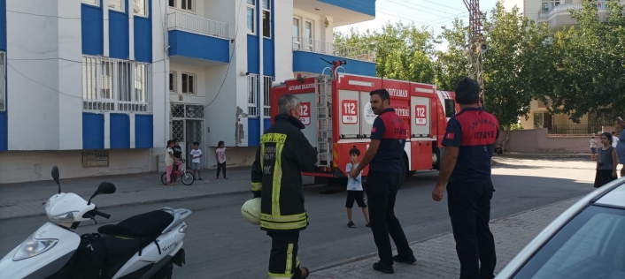 Binada çıkan yangın paniğe neden oldu