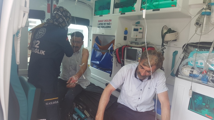 LPG´li otomobil bomba gibi patladı: 3 yaralı