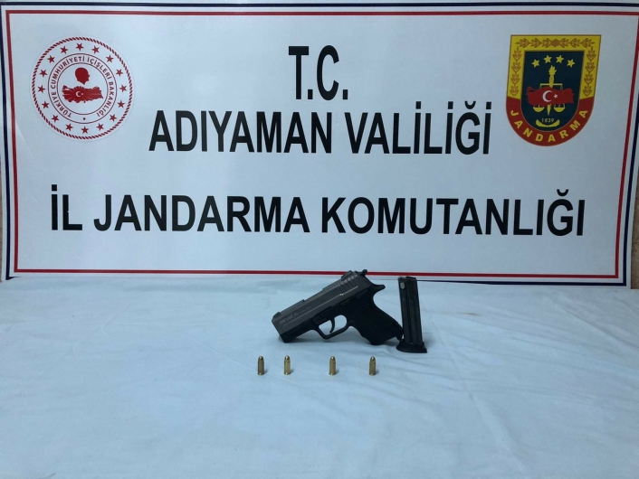 Şüpheli araçta tabanca ele geçirildi