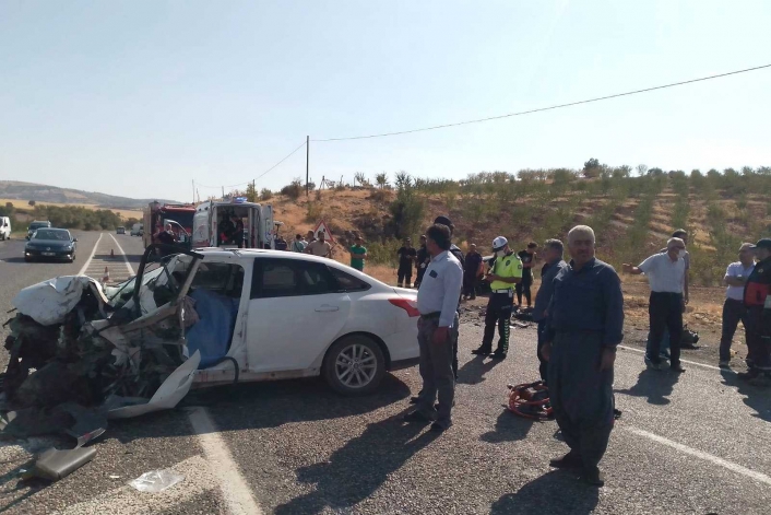 Adıyaman´da iki otomobil çarpıştı: 1 ölü, 2 yaralı