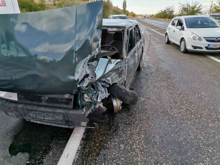 Adıyaman´da otobüs ile otomobil çarpıştı: 3 yaralı