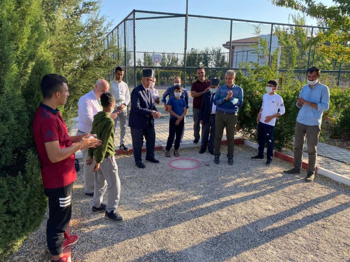 Çocuklar yaşlılar ile birlikte oynadı