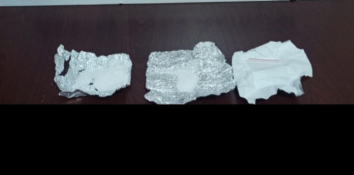 Şüpheli şahısların üzerinden uyuşturucu ele geçirildi